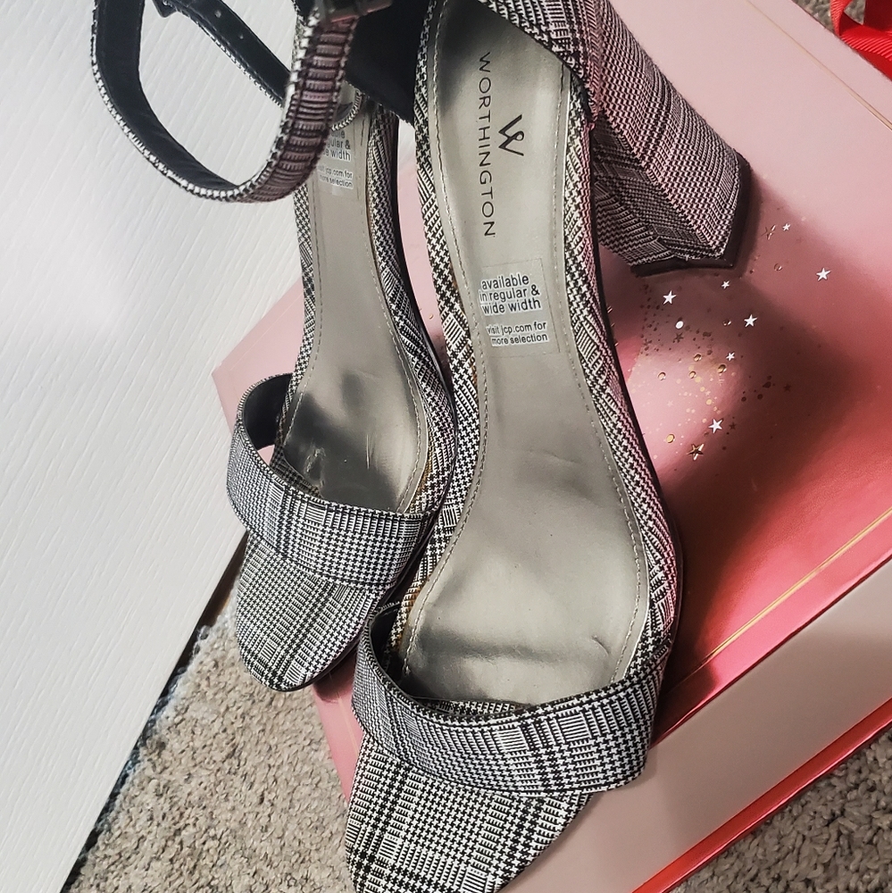 Worthington Black and white Heel
